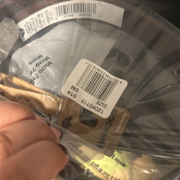 Reversible, dockers, kids belt, size small - Picture 2 of 4